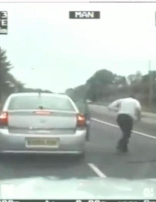 Jason (33) kjørte fra politiet i 164 km/t med tre barn i baksetet