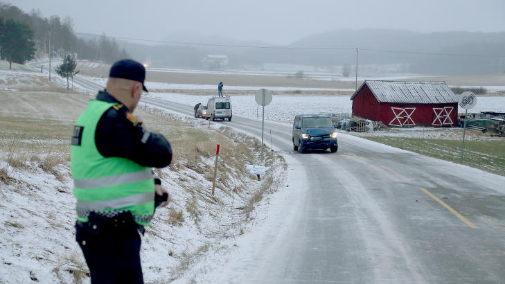 TRAGISK: Det var på denne veien, at jentene ble påkjørt bakfra lørdag ettermiddag. Foto: FOTO: DANIEL DALE LAABAK/TIPSER.NO TRAGISK: Det var på denne veien, at jentene ble påkjørt bakfra lørdag ettermiddag. Foto: FOTO: DANIEL DALE LAABAK/TIPSER.NO