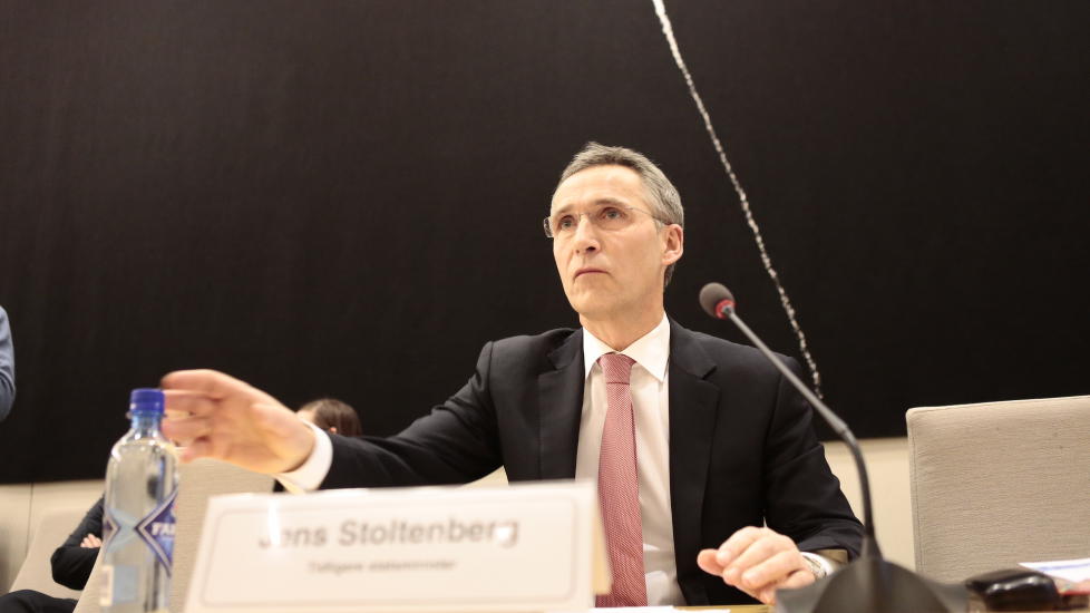 <b>I FORSVAR: </B> Til tross for stadig kritiske spørsmål fra de ulike partipolitiske utspørrerne, er Jens Stoltenberg fornøyd: - Vi har brukt penger på verdifull teknologiutvikling, og stoppet i tide.