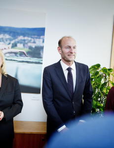 Knut Olav Åmås opptrer som bok-Norges nye sheriff