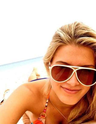 Sponsorene ligger langflate etter tennisyndlingen Eugenie (19)