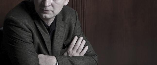 Hovedpersonen har en vag likhet med heltene i «Fifty shades»-litteraturen