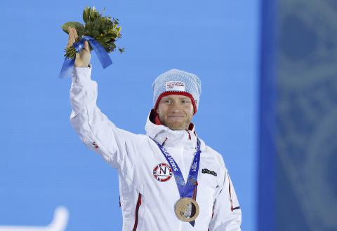 Martin Johnsrud Sundby mottok sin mye omdiskuterte bronsemedalje.