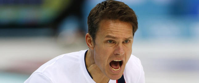 De norske curlinggutta vant overbevisende med kronprins Haakon på tribunen