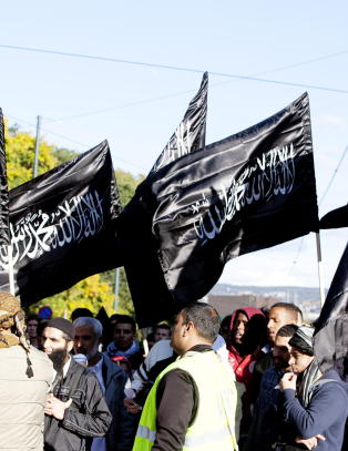 - Ble radikalisert av Profetens Ummah