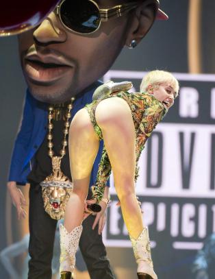 Miley Cyrus fortsetter i samme trend
