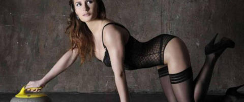 Hun tar opp kampen med de norske curlinggutta