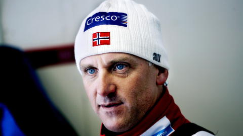 SKEPTISK: Terje Langli mener Petter Northugs gode ski, fabrikkslipt av Fischer, slår hull - 480x