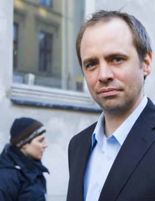 - Vi er kjent med at FrP vil å svekke NRK, men når de snakker om at NRK-journalistene er venstrevridde, blir jeg skremt