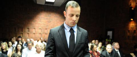Sjokkvideo av Pistorius: Øver med samme våpen som han drepte modellkjæresten med