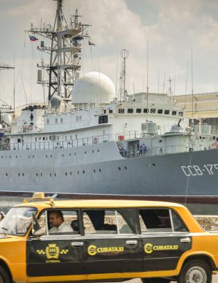 Kalde fronter i Moskva og Washington. Og et russisk spionskip i Havana