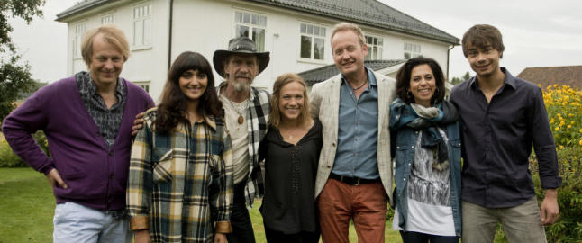 - Det er som forventet at årets premiere får lavere seertall