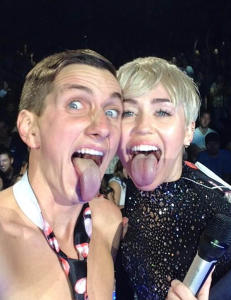 Ble avvist av Miley Cyrus - i helga sto han halvnaken på scenen med henne