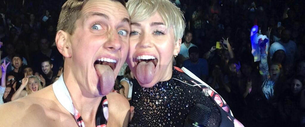 Ble avvist av Miley Cyrus - i helga sto han halvnaken på scenen med henne