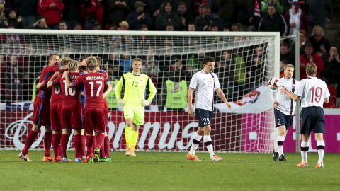 KALDDUSJ: Tsjekkias stjernespiller Tomas Rosicky ga vertene en tidlig ledelse etter en tabbe fra Ørjan Håskjold Nyland. Foto: Håkon Mosvold Larsen / NTB Scanpix KALDDUSJ: Tsjekkias stjernespiller Tomas Rosicky ga vertene en tidlig ledelse etter en tabbe fra Ørjan Håskjold Nyland. Foto: Håkon Mosvold Larsen / NTB Scanpix