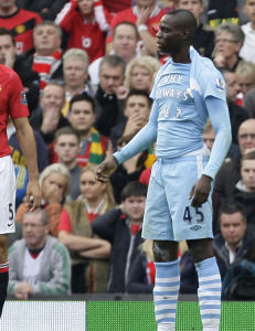 - Personene med falske pass lignet på Mario Balotelli