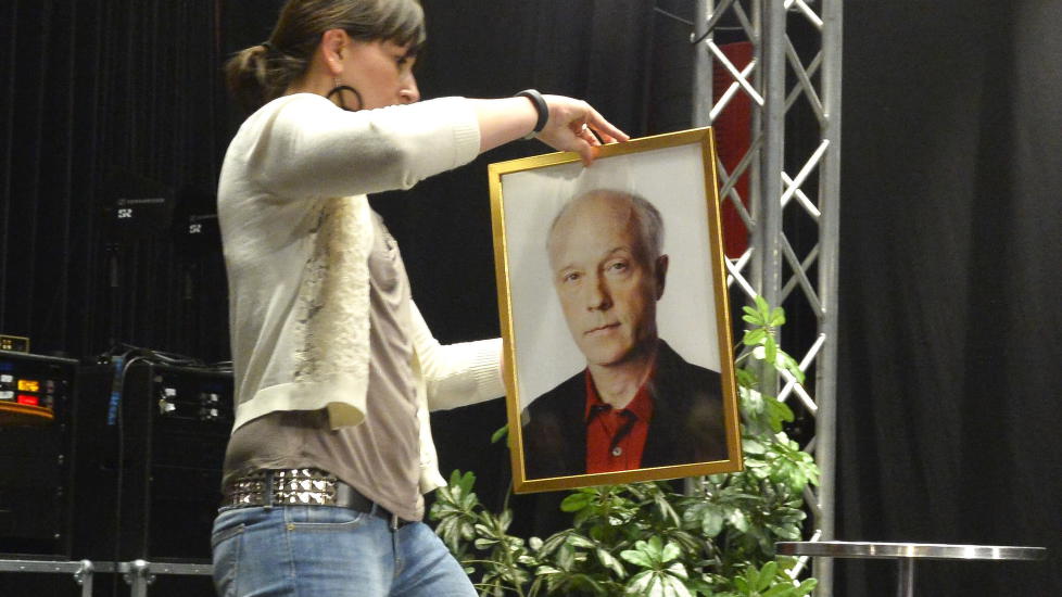 nyheter her sto nils og gjorde et intervju da han ble skutt i hodet nyheter her sto nils og gjorde et intervju da han ble skutt i hodet