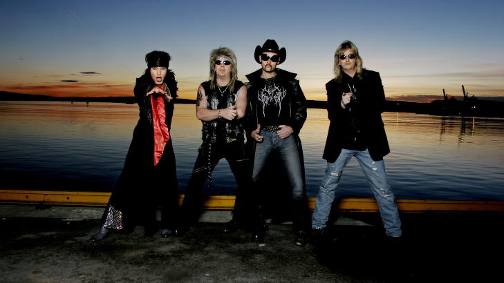 VANT GRAND PRIX: Glam (Åge Sten Nilsen), Flash (Bernt Jansen), Teeny (Trond Holter) og Sporty (Øystein Andersen).
Foto Kristin Svorte/Dagbladet VANT GRAND PRIX: Glam (Åge Sten Nilsen), Flash (Bernt Jansen), Teeny (Trond Holter) og Sporty (Øystein Andersen).
Foto Kristin Svorte/Dagbladet