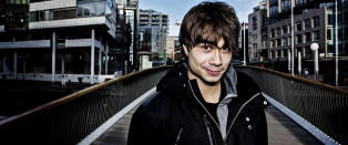 Slik har du aldri hørt Alexander Rybak synge før