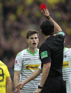 Ledet 2-0 mot Dortmund, så fikk Nordtveit det røde kortet