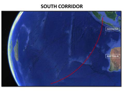 <b>SØRLIG KORRIDOR</b> Flyet kan ha fløyet langs denne sørlige korridoren i det indiske hav, eller langs den nordlige korridoen (se lenger nede i saken). At man har etablert at flyet må ha fløyet langs en av disse rutene, skyldes at en satelitt har plukket opp signaler som må være fra en av disse posisjonene i timene etter at flyet forsvant fra alle andre overvåknings- og kommunikasjonssystemer.
