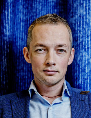 Ville bare hjelpe kunstnere, og har opphavsrett som spesialområde