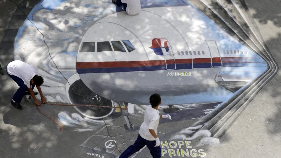 Etterforskerne som forsøker å spore opp det forsvunnede malaysiske passasjerflyet, tror flyet mest sannsynlig fløy mot de sørligste områdene av Indiahavet.