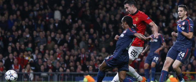 Kneskadd Robin van Persie mister begge kampene mot Bayern München