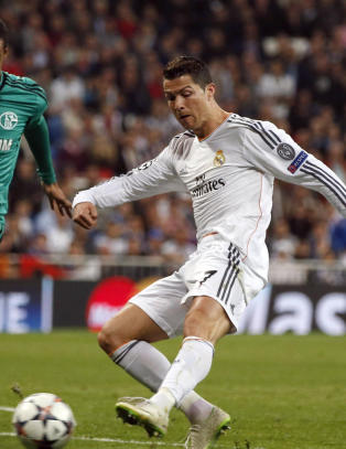 Fire privatfly med familie og venner følger Cristiano Ronaldo under VM