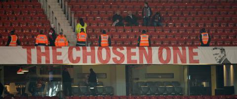Uniteds vakter måtte beskytte Moyes-banneret mot egne fans