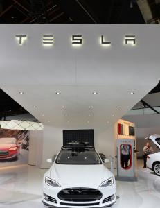 IT-ekspert: Slik tar hackerne kontroll over Teslaen din