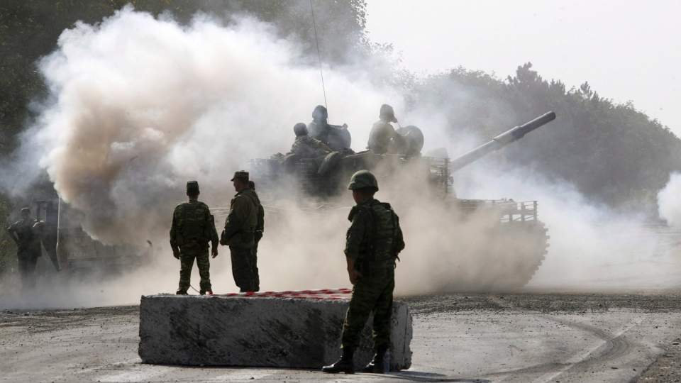 HVOR STERKE ER DE? Retorikken mellom Vesten og Russland tilspisses, og de russiske milit�re styrkeoppvisningene har v�rt flere den siste tiden. Men det russiske forsvaret lider av alvorlige svakheter. Foto: Sergei Chirikov/EPA