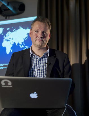 - Dette er som da britene knekket Enigma-koden til tyskerne under krigen