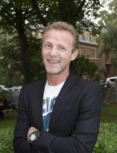 Jo Nesbø dukket plutselig opp som golf-kommentator