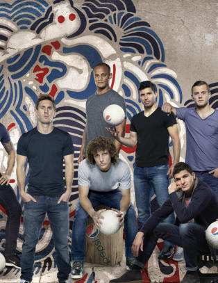 Her er reklamefilmen med Messi, van Persie, Agüero ... og Tarik Elyounoussi
