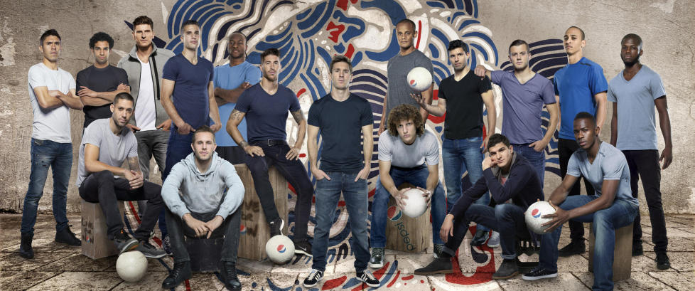 Her er reklamefilmen med Messi, van Persie, Agüero ... og Tarik Elyounoussi