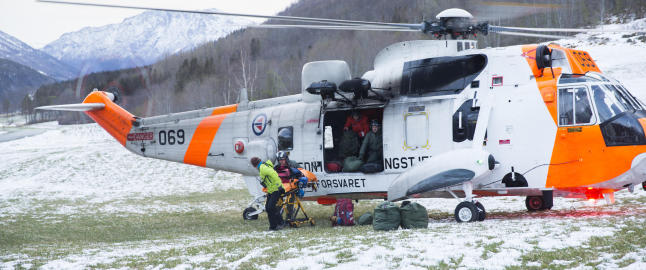 Bakkemannskaper settes inn i leting etter fire savnede skigåere