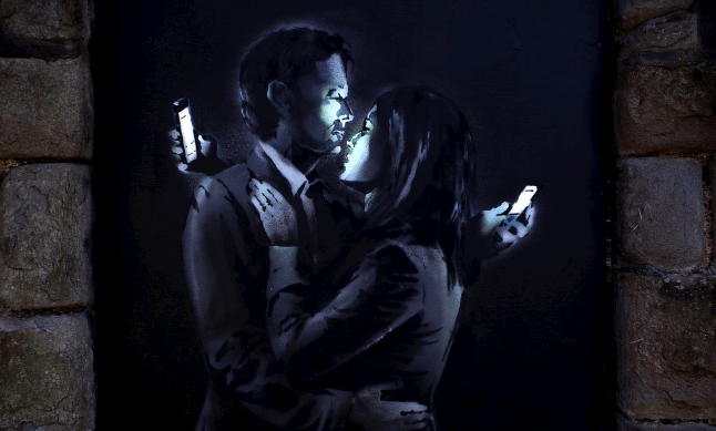 Bare noen timer etter at Banksy slo til med et nytt verk, var det revet ned