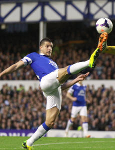 Arsenal fikk hjelp av Palace som sjokkerte Everton på Goodison