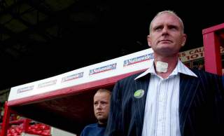 OFTE UTE � KJ�RE: Paul �Gazza� Gascoigne har hatt store rusproblemer etter at han la opp som fotballspiller. Ved ett tilfelle fant politiet ham i badekaret p� et hotellrom i London.  Gazza ropte p� kokain, og truet med � ta livet av seg.Foto: SHAUN FELLOWS/EPA/SCANPIX