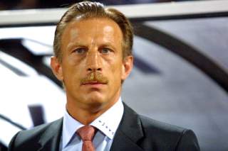 KOKAINTRENER: Christoph Daum hadde stor suksess med Bayer Leverkusen, og var sv�rt n�r � ta over det tyske landslaget. Men en frivillig pr�ve av Daums hode- og kj�nnsh�r viste at treneren hadde brukt kokain. Daum ble ikke ansatt, fikk sparken i Leverkusen og m�tte utenlands for � finne seg ny jobb. Foto: KERIM OKTEN/EPA/SCANPIX