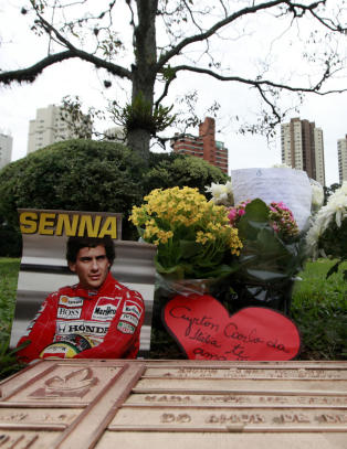 - Vi trodde først Senna bare var litt groggy