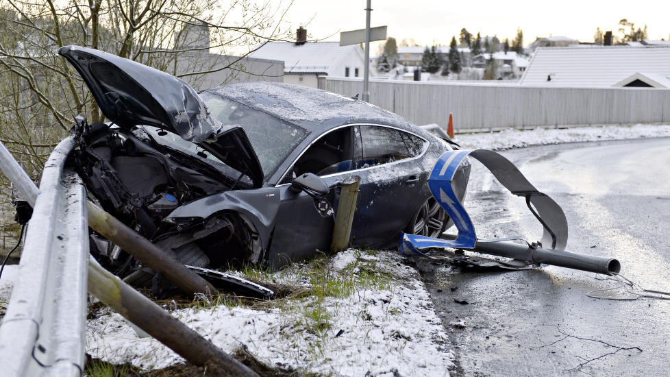 RESTENE: Slik så Audien til Petter Northug ut i går, etter at den braste inn i autovernet i general Bangs vei i Trondheim tidlig søndag morgen. Foto: Henrik Sundgård / NTB scanpix RESTENE: Slik så Audien til Petter Northug ut i går, etter at den braste inn i autovernet i general Bangs vei i Trondheim tidlig søndag morgen. Foto: Henrik Sundgård / NTB scanpix