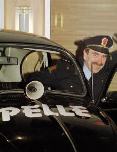 Raser mot bruk av «Pelle Politibil»-melodi til «Paradise Hotel»-gruppesex