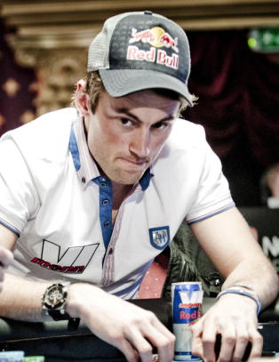 22. mai: Coop nedlegger pokerforbud for Northug. 26. mai: Northugs pokerkonto aktiv igjen