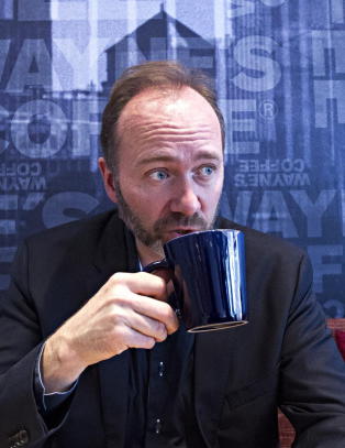 Kjemper om Støres plass i finanskomiteen