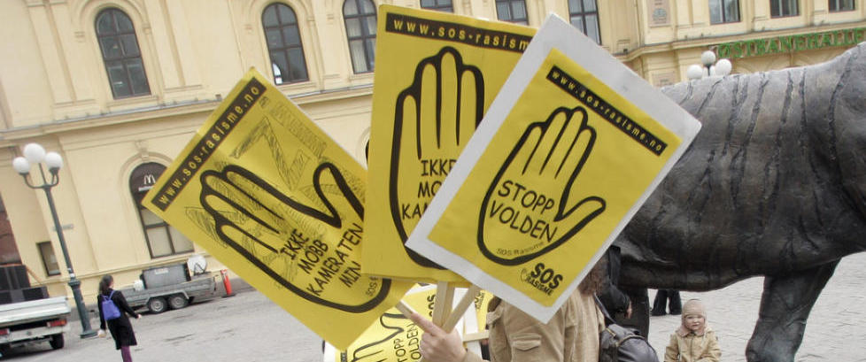 Tidligere leder, nestleder og to ansatte i SOS Rasisme siktet for grovt bedrageri