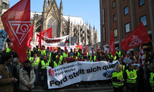 MARKERTE MOT YTTERSTE H�YRE: Fagforeningen IG Metall var blant arrang�rene og Ford-fabrikken stilte med egen seksjon i markeringen mot Pro K�lns anti-moskedemonstrasjon.Foto: Marte Michelet