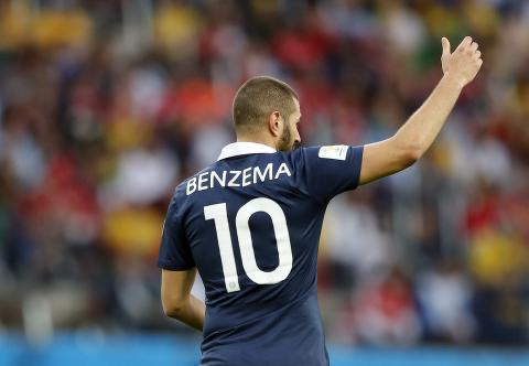 <B>STORSPILLER:</b> Ingen tvil om hvem som er kampens store spiller: Karim Benzema. Har scoret to - og var også målgivende på scoringen som Honduras keeper selv satte i mål. 