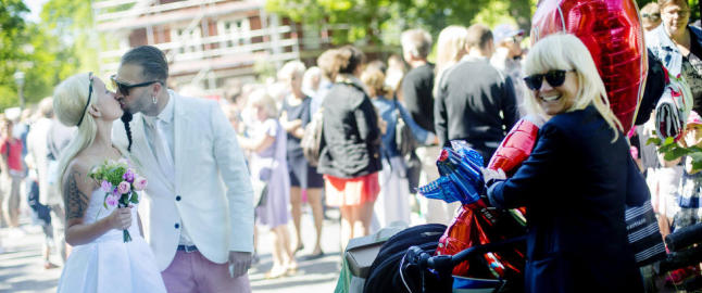 Ta femhundrelappen i den ene handa og kjæresten i den andre - og vips, så er du gift